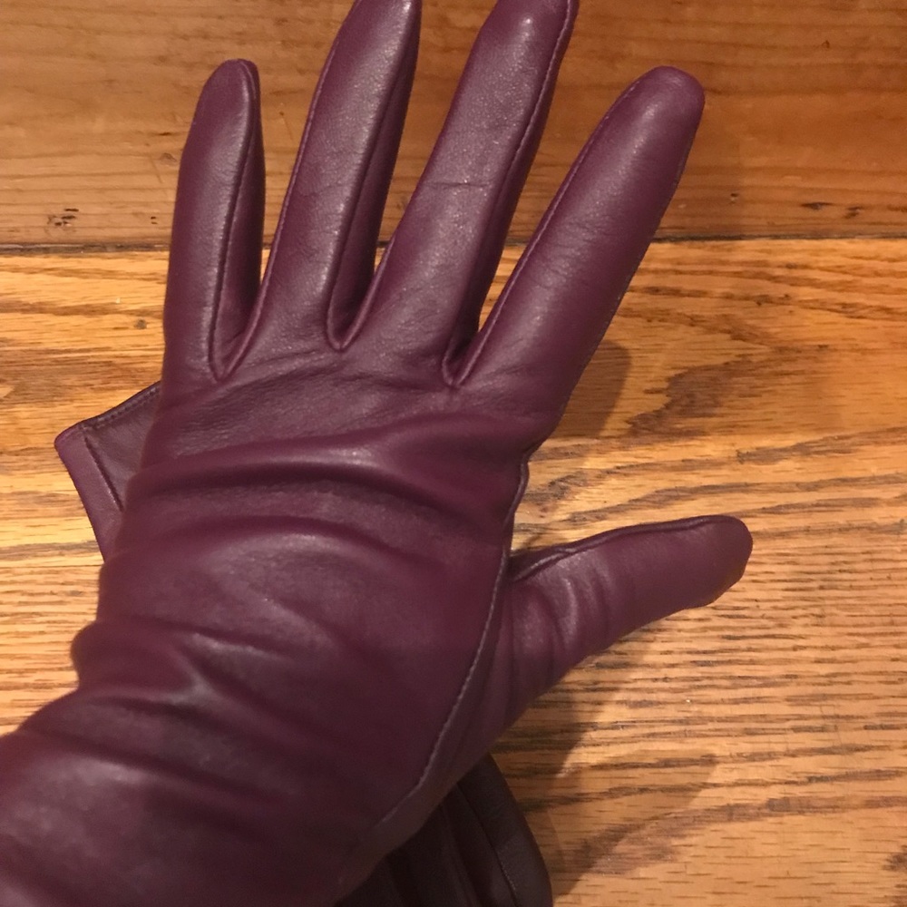 100% Genuine Leather gloves